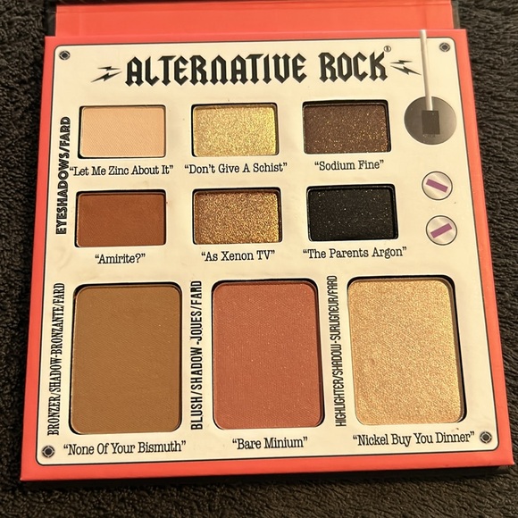 4 Eyeshadow palettes and MAC highlighter palette - Picture 7 of 16